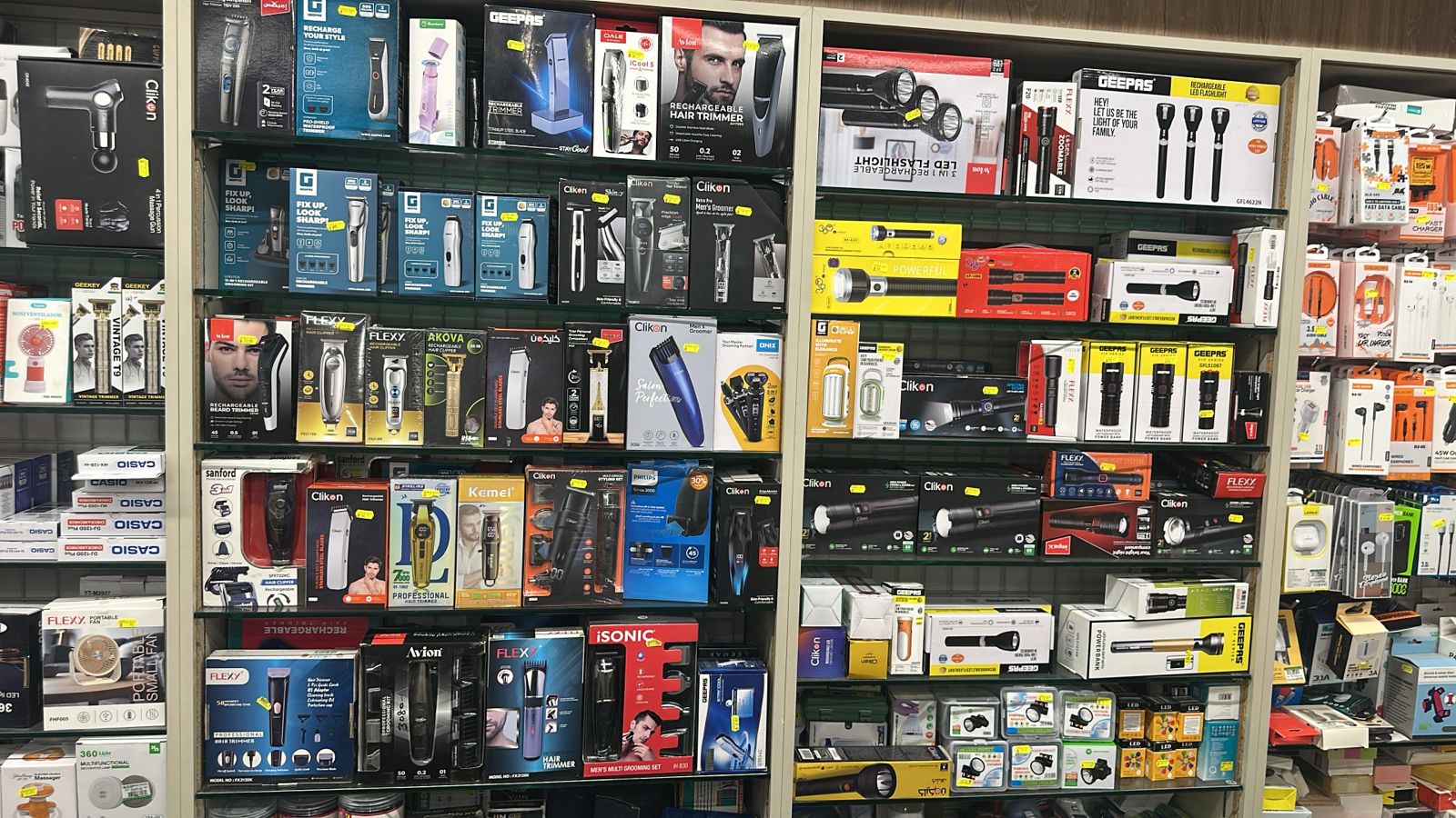 Trimmers, flashlights & power banks